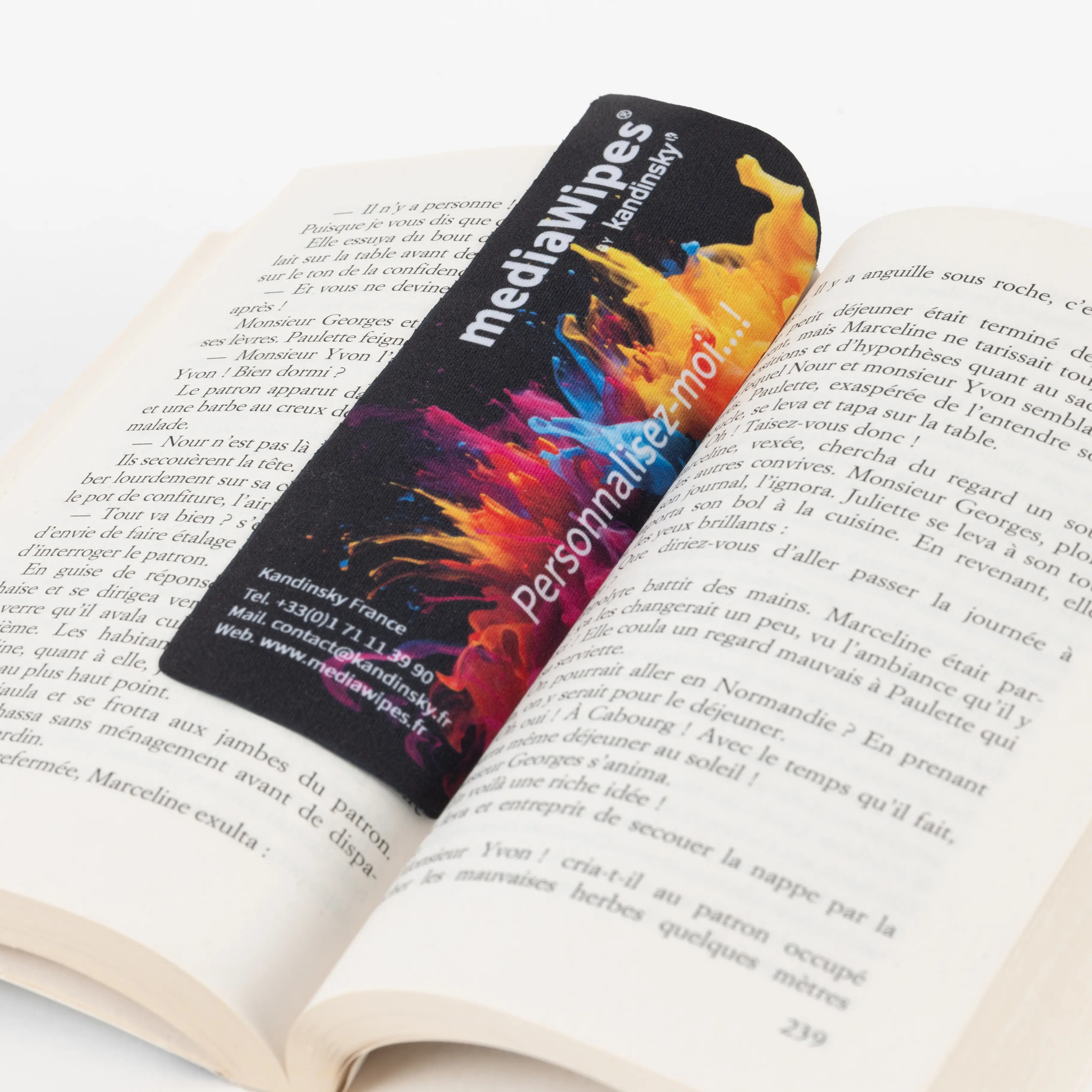 Marque-page microfibre personnalisé dans un livre